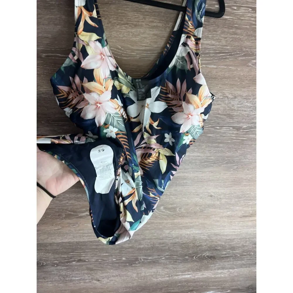 H&M Tropical Floral One Piece Swim Suit Size XXL Scoop Neck Flattering Beach